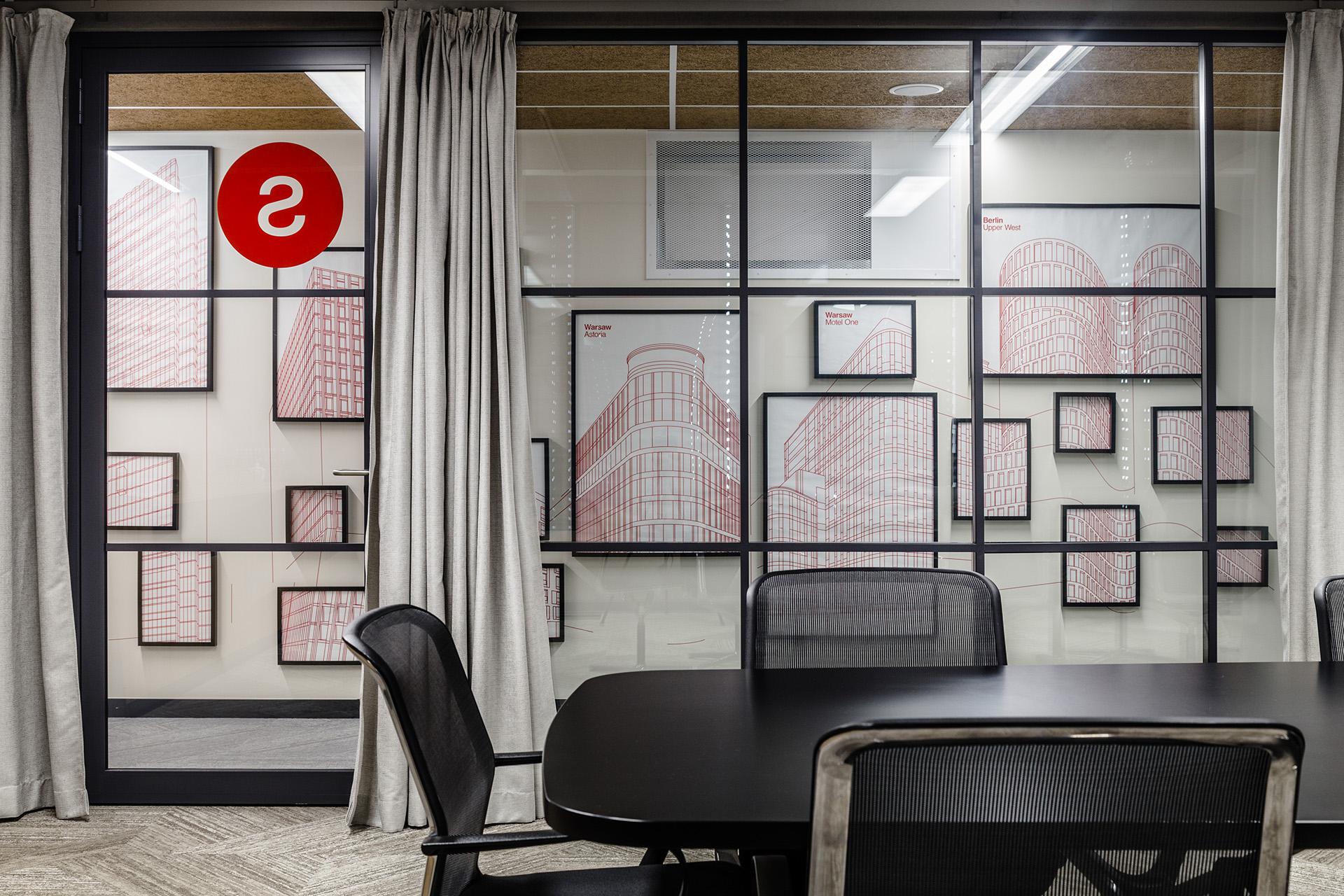 Strabag conference room communication 02